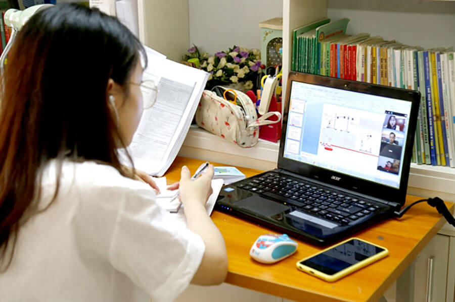 Một số khóa học trực tuyến Thinh học vẫn có sự trao đổi giữa người dạy và người học